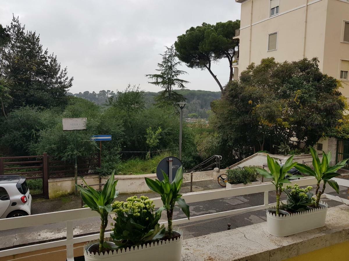 Appartamento Luminoso con vista su Villa Ada Roma Esterno foto