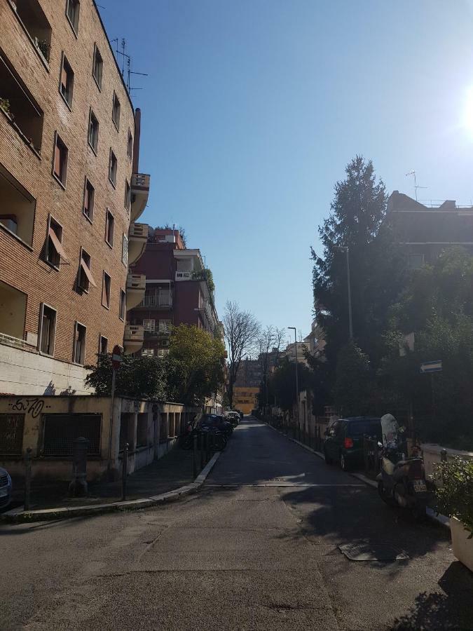 Appartamento Luminoso con vista su Villa Ada Roma Esterno foto