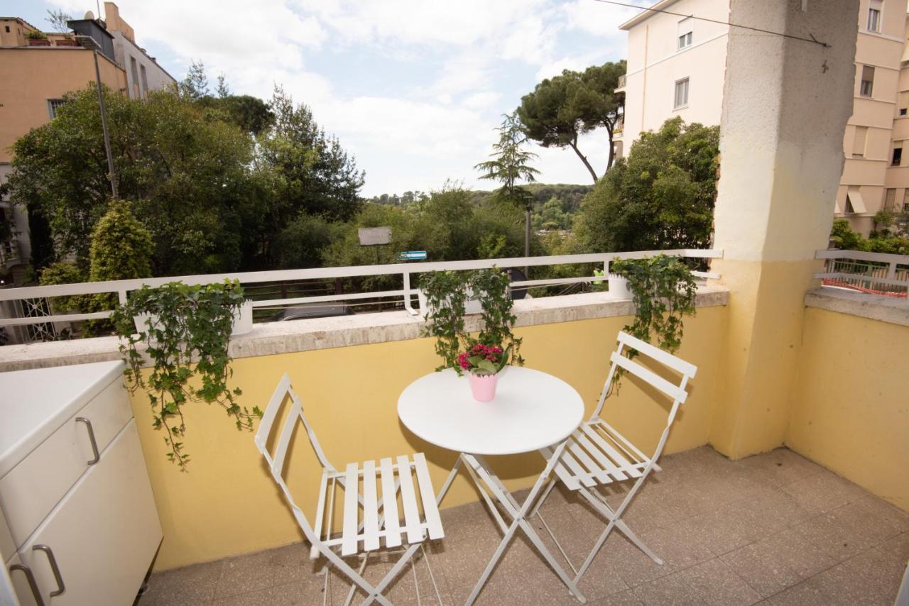Appartamento Luminoso con vista su Villa Ada Roma Esterno foto